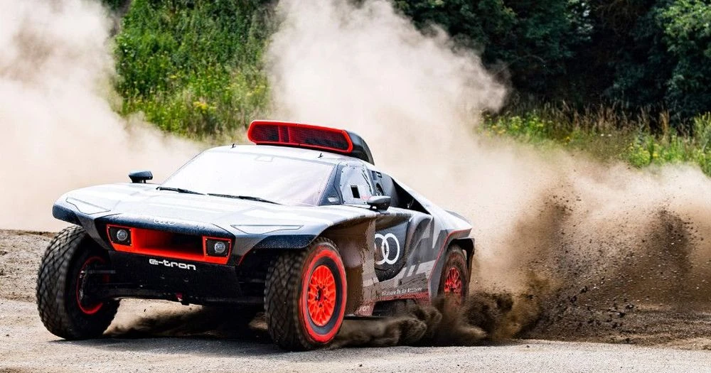 Un contendiente híbrido en el Rally Dakar: RS Q e-tron