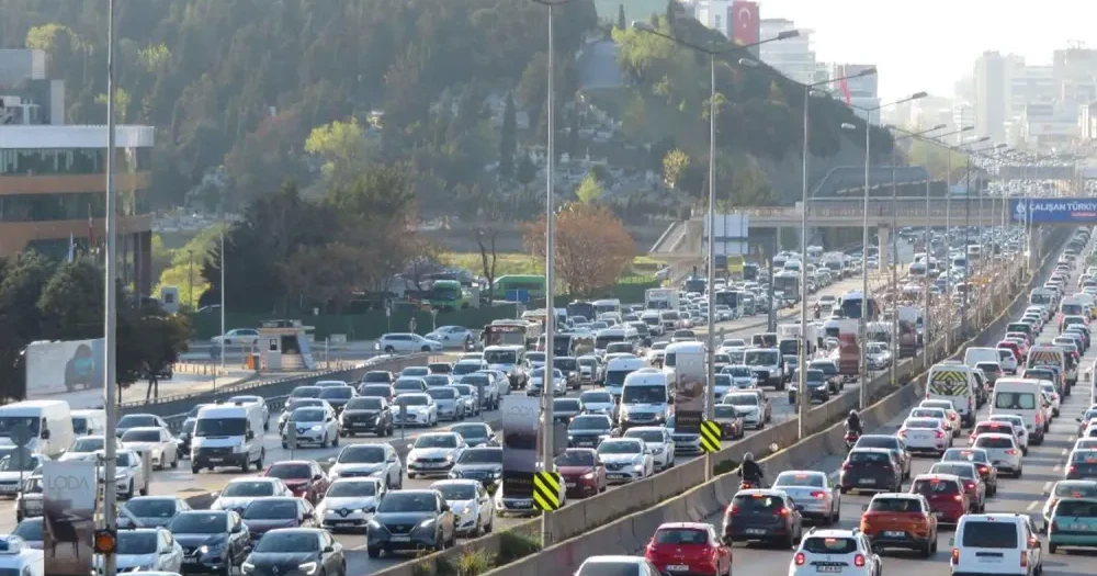 İstanbul Trafiğinde Manuel vs Otomatik Vites: Yakıt ve Konfor Analizi