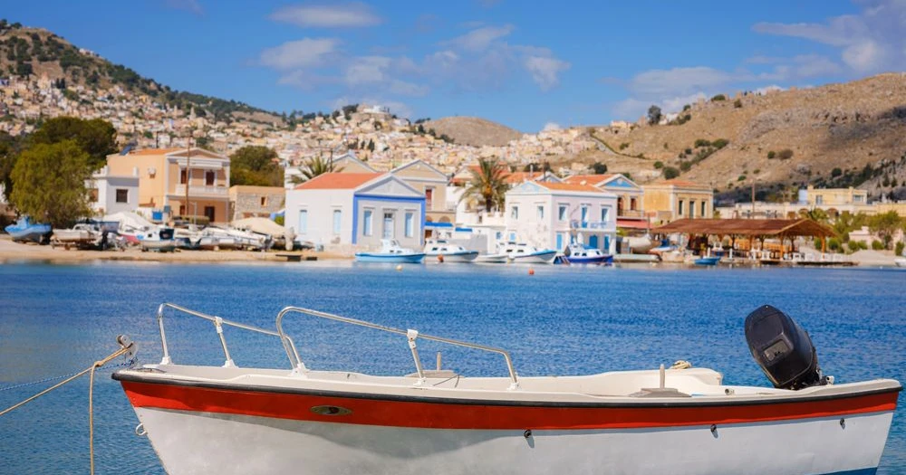 Location de voiture facile dans les destinations de vacances préférées de la Grèce