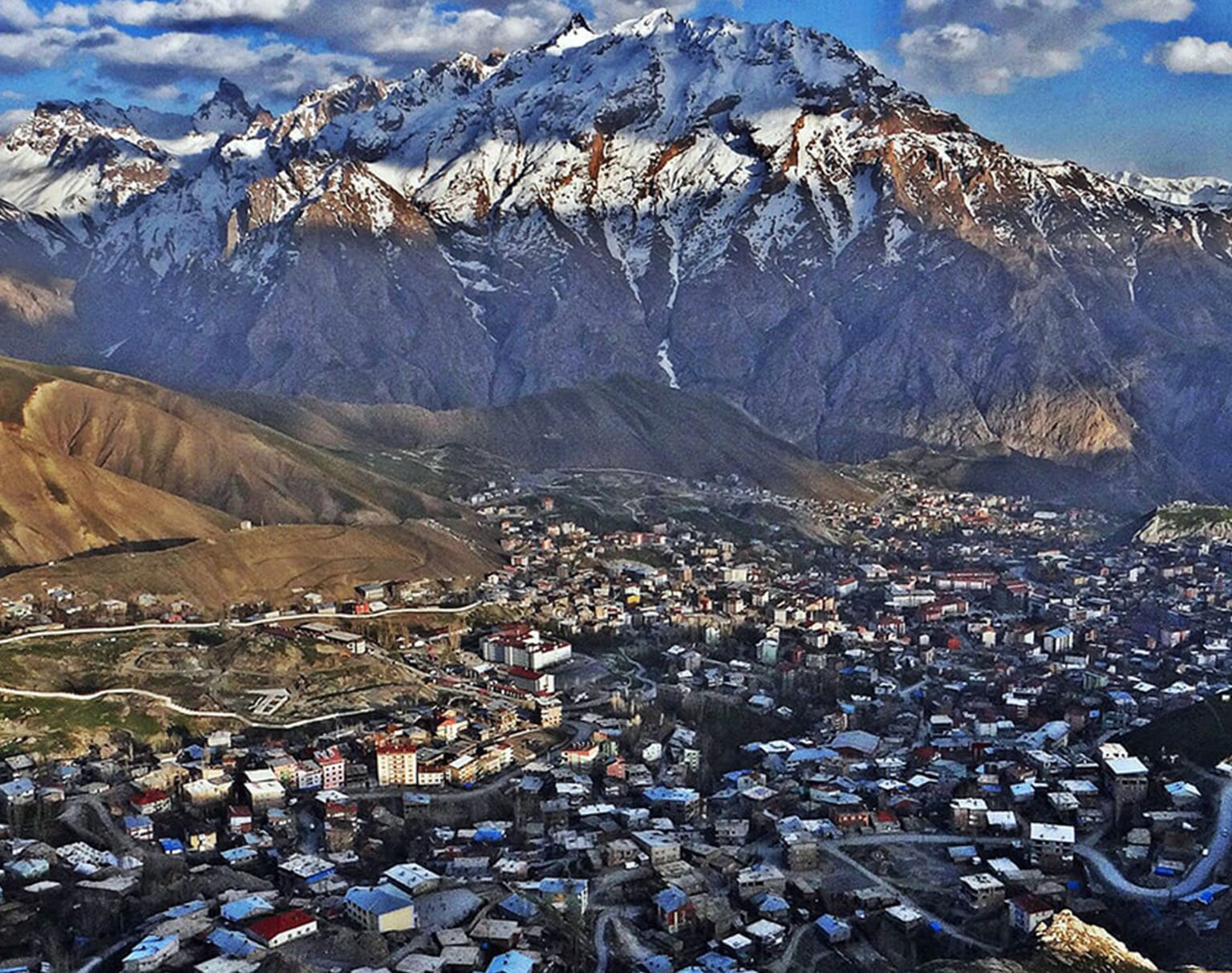 تأجير سيارات في هاكاري - تأجير السيارات