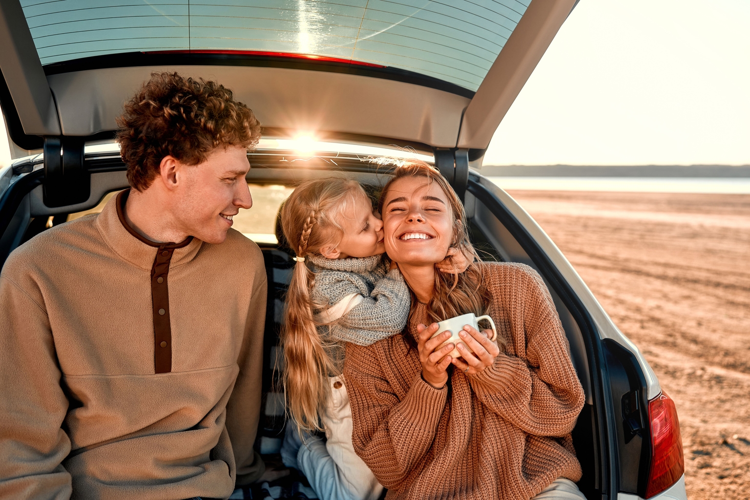 ¿A qué prestar atención al alquilar un coche para salir de vacaciones en familia?