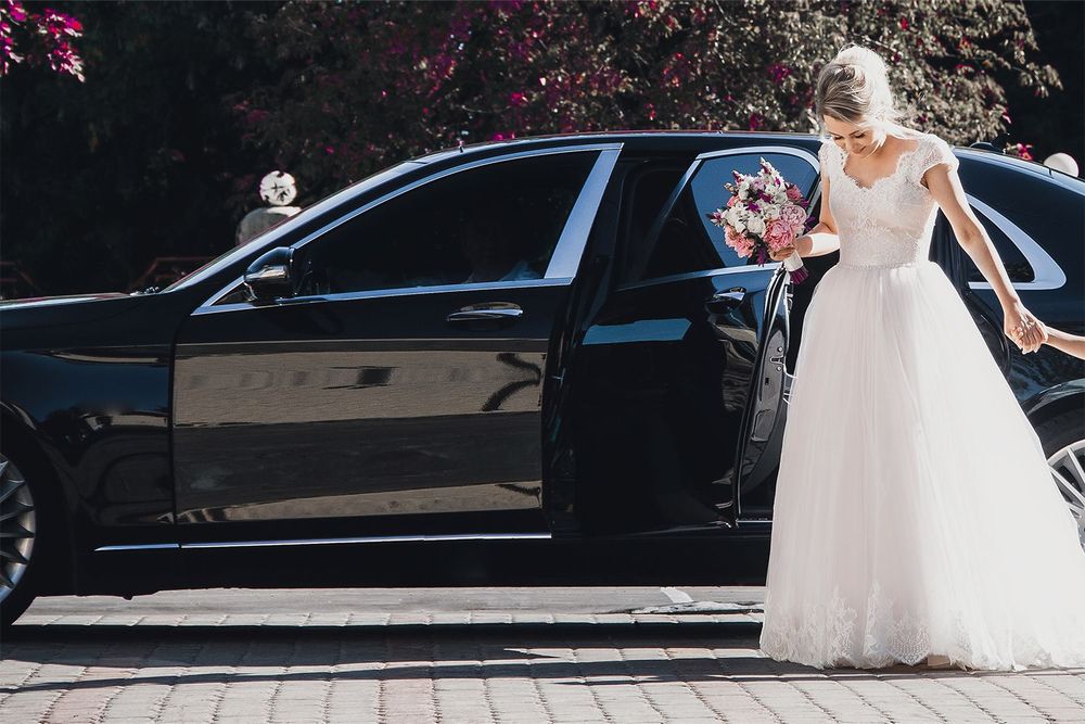 ¡La temporada de bodas comenzó en junio! ¿Qué considerar al alquilar un coche de novia?